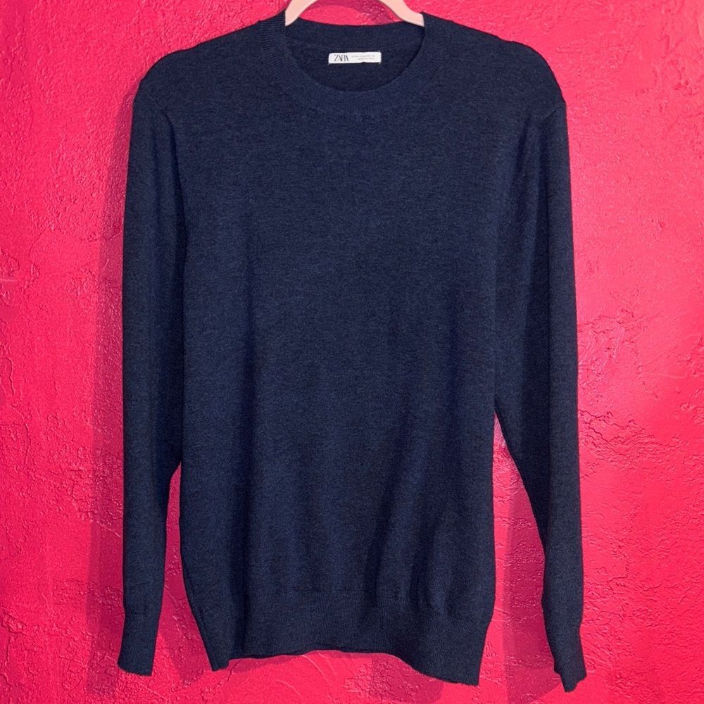 Zara Men's Navy wool blend blue classic crew neck Sweater. Sz medium.